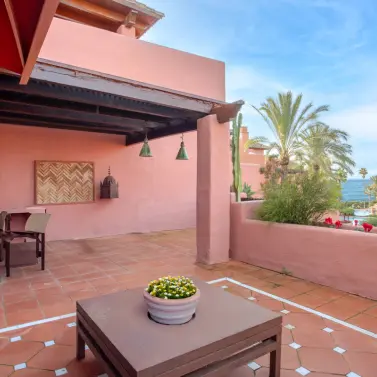 Venta de ático dúplex en Estepona