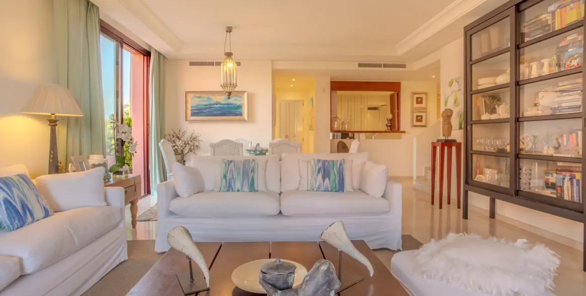 Sale of penthouse duplex in Estepona 3