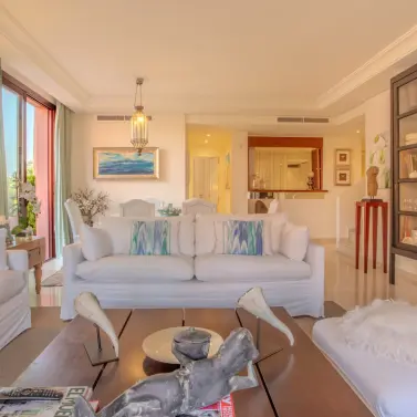 Venta de ático dúplex en Estepona