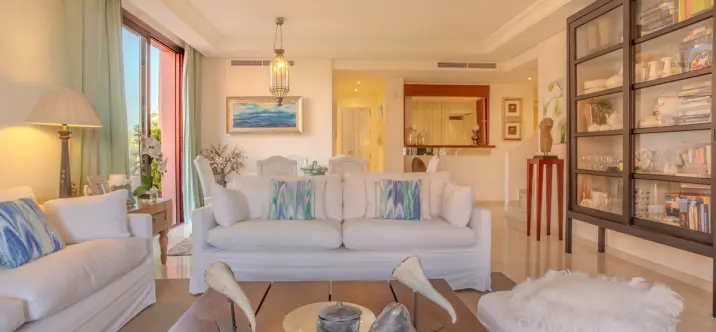 Venta de ático dúplex en Estepona 2