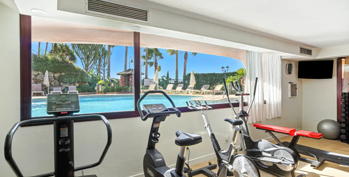 Sale of penthouse duplex in Estepona 5