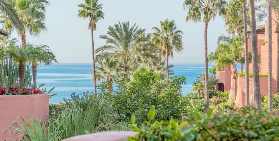 Sale of penthouse duplex in Estepona 11