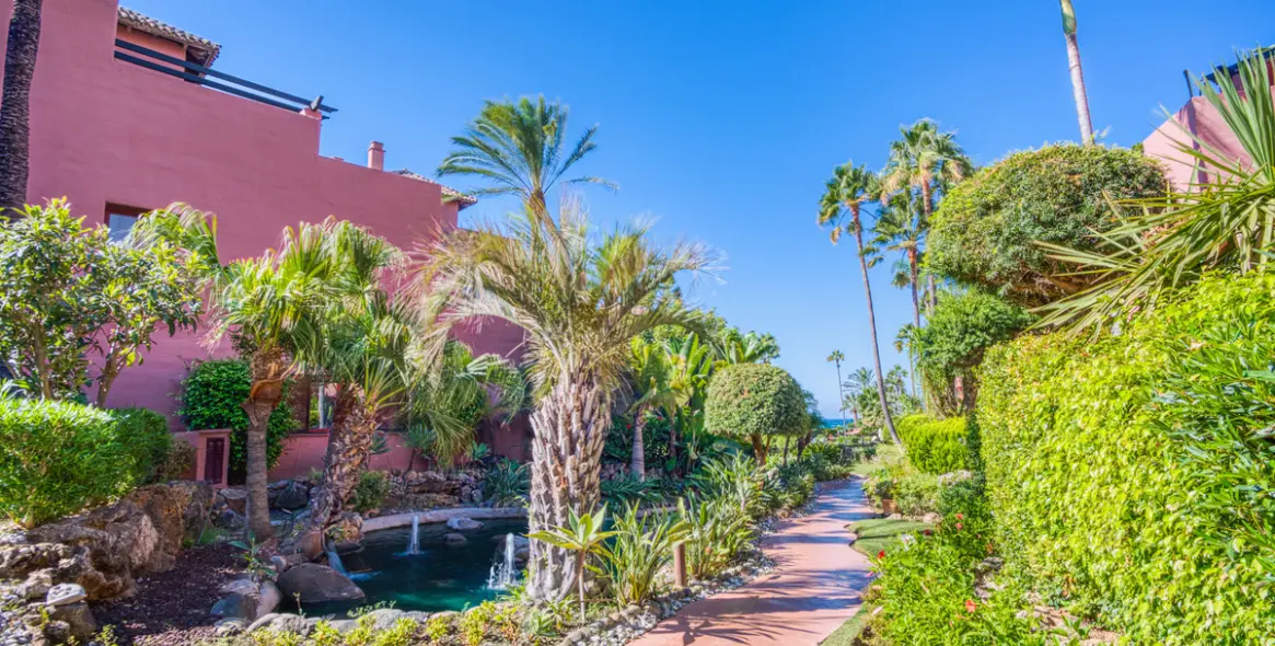 Sale of penthouse duplex in Estepona 13