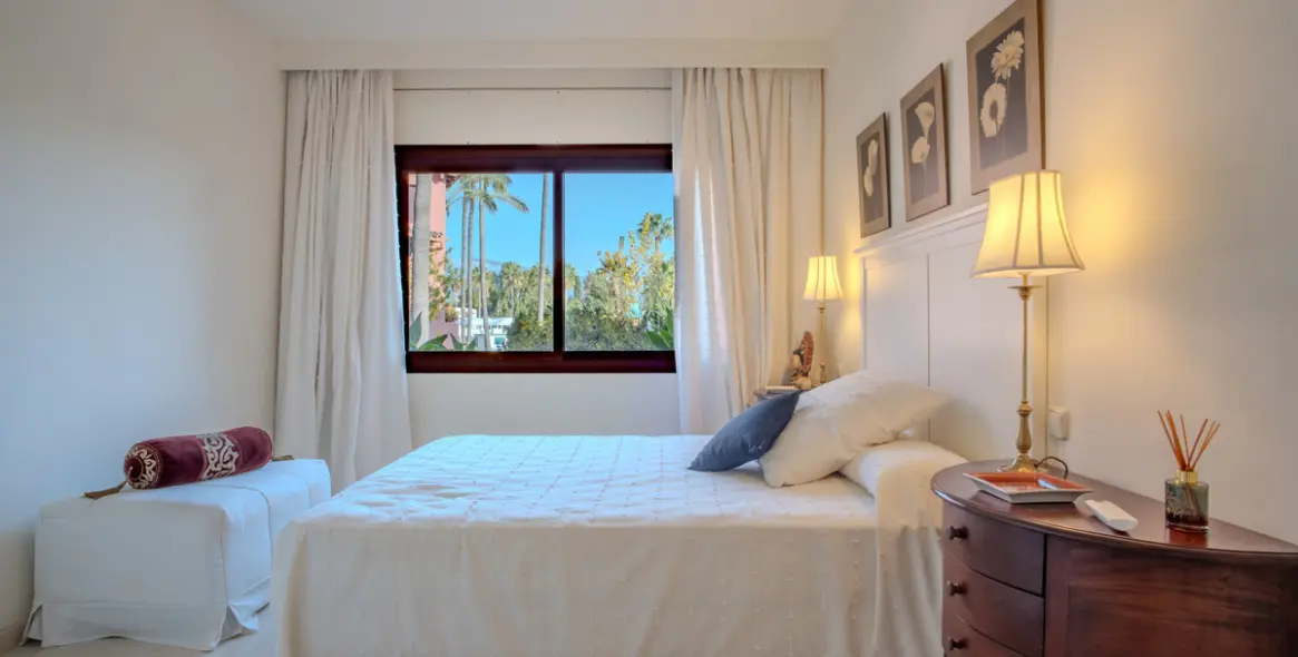 Sale of penthouse duplex in Estepona 14