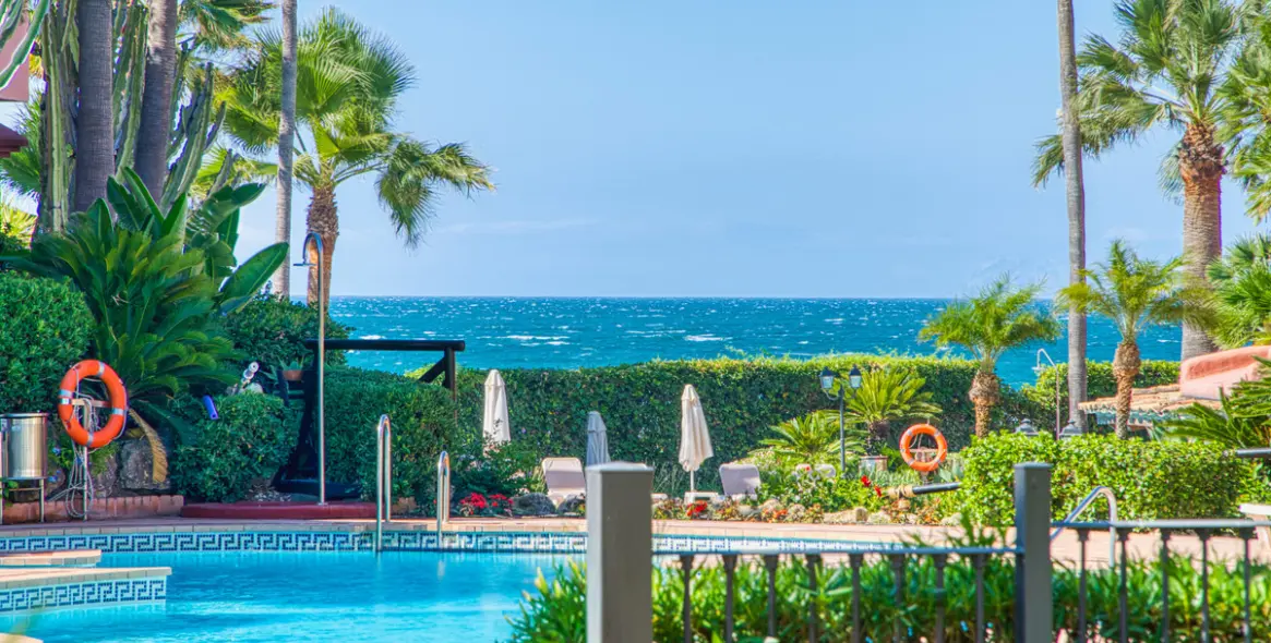 Sale of penthouse duplex in Estepona 19