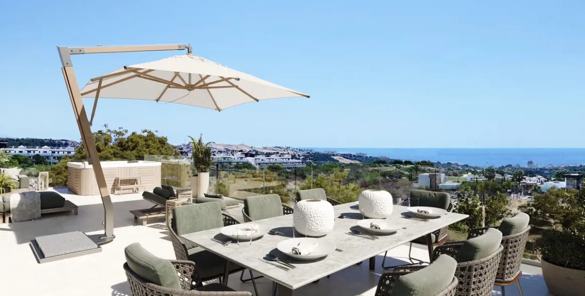 Sale of detached villa in Estepona 16