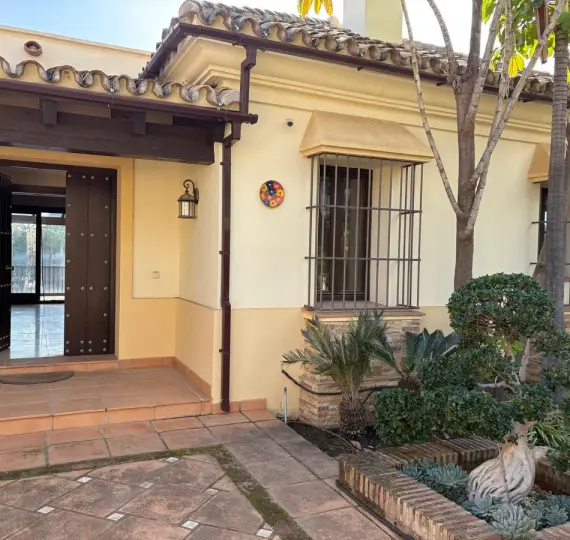 Oтдельно стоящая вилла R4880032