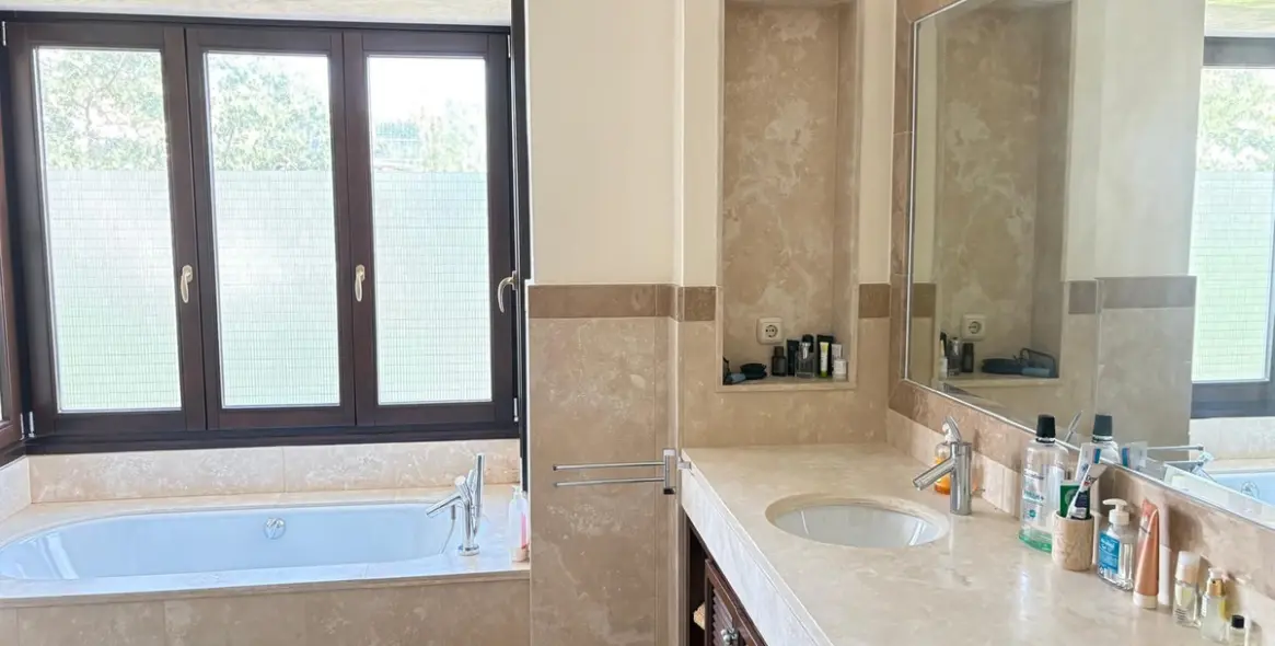 Продажа  отдельно стоящей виллы в Estepona (район El Paraiso) 13