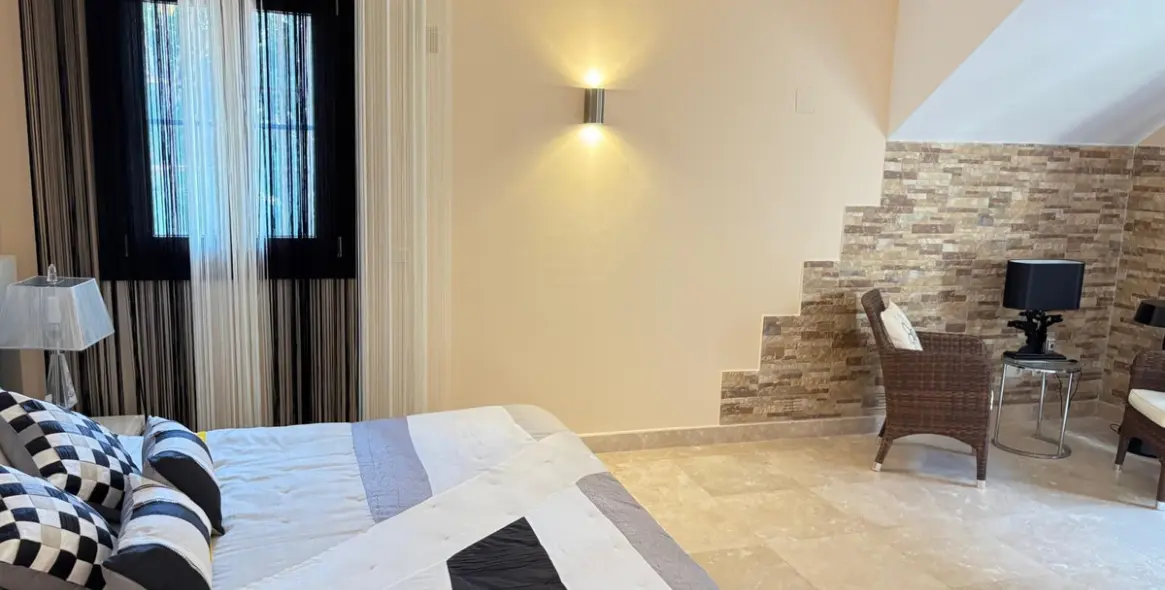 Продажа  отдельно стоящей виллы в Estepona (район El Paraiso) 15