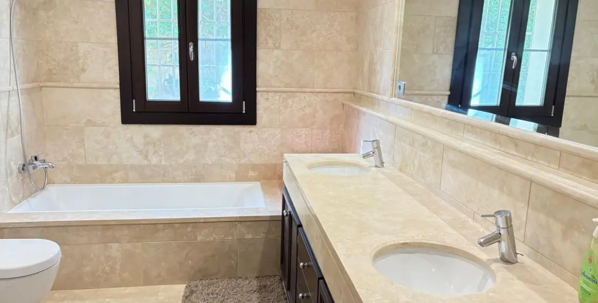 Продажа  отдельно стоящей виллы в Estepona (район El Paraiso) 16