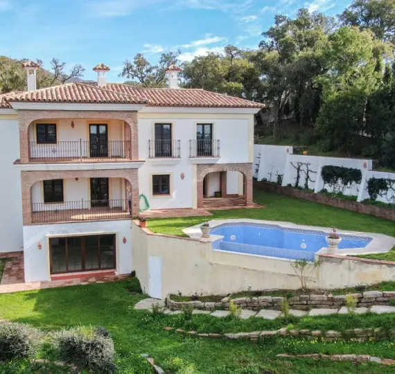 Venta de finca - cortijo en Casares