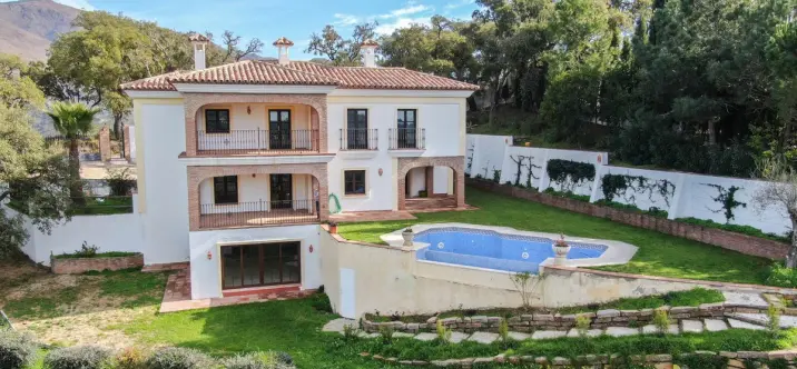 Venta de finca - cortijo en Casares 1