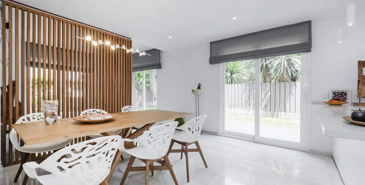 Продажа  отдельно стоящей виллы в Marbella East (район Elviria) 3