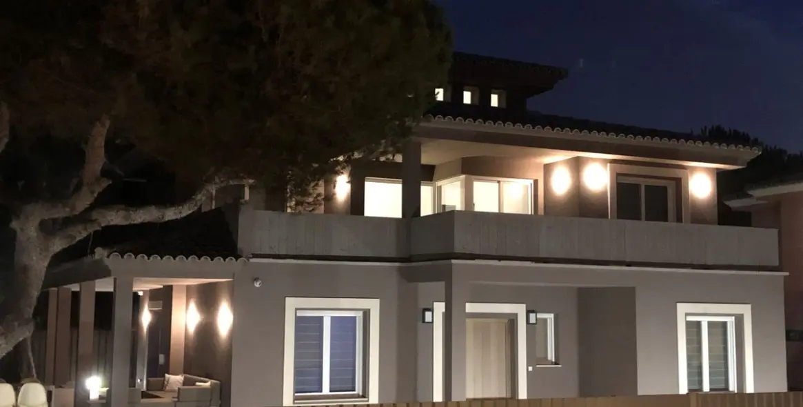 Продажа  отдельно стоящей виллы в Marbella East (район Elviria) 11