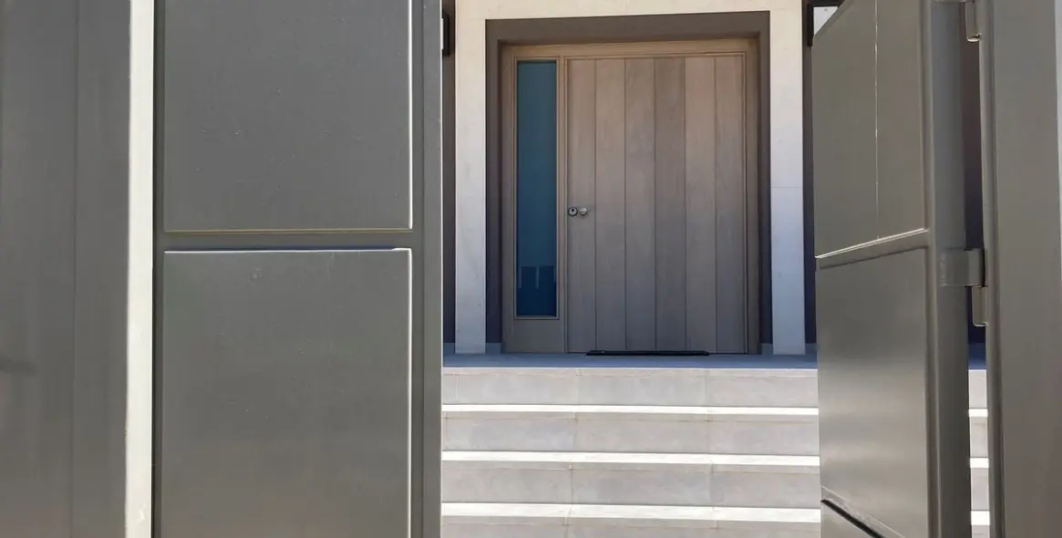 Продажа  отдельно стоящей виллы в Marbella East (район Elviria) 12