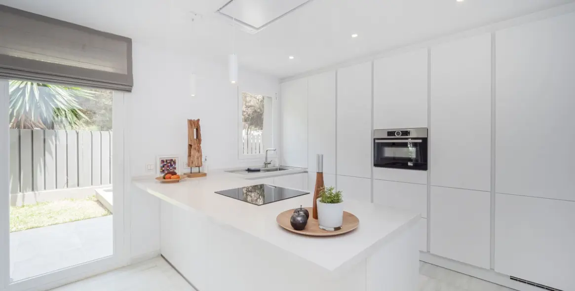 Продажа  отдельно стоящей виллы в Marbella East (район Elviria) 14