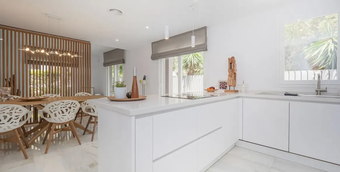 Продажа  отдельно стоящей виллы в Marbella East (район Elviria) 15