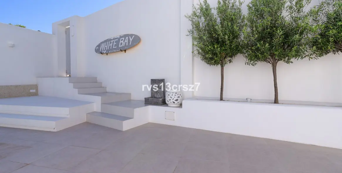 Sale of detached villa in El Rosario 8