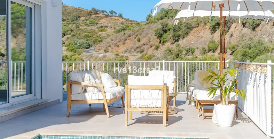 Sale of detached villa in El Rosario 11