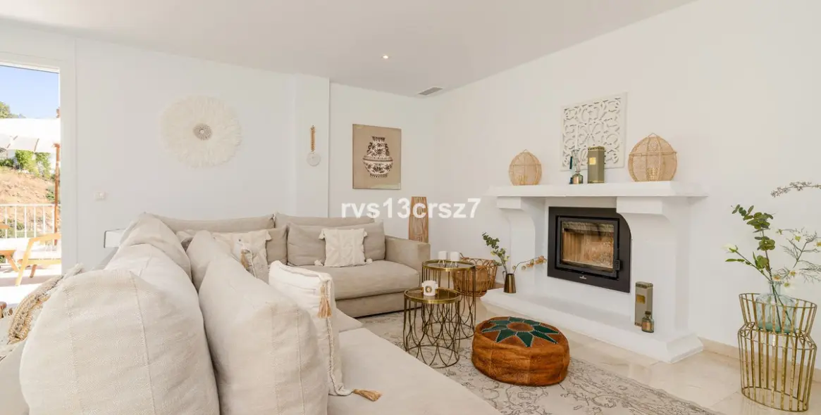 Sale of detached villa in El Rosario 13