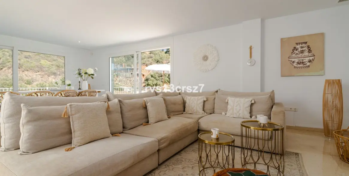 Sale of detached villa in El Rosario 15