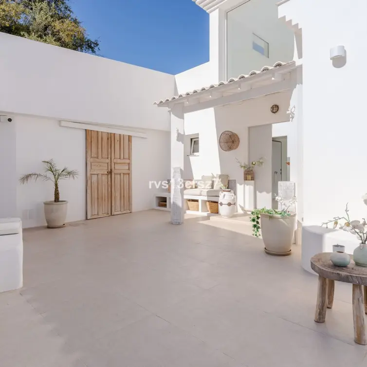 Sale of detached villa in El Rosario