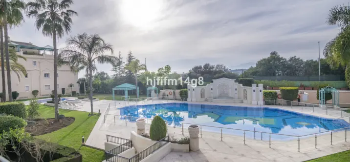 Sale of middle floor apartment in The Golden Mile 1