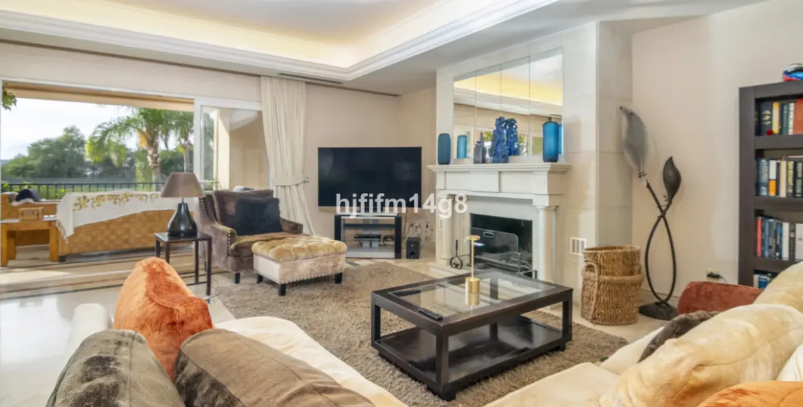 Sale of middle floor apartment in The Golden Mile 3