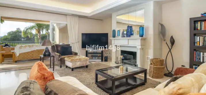 Sale of middle floor apartment in The Golden Mile 2