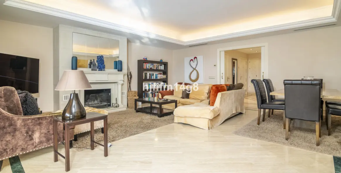 Sale of middle floor apartment in The Golden Mile 4