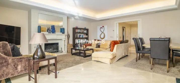 Sale of middle floor apartment in The Golden Mile 3