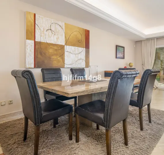 Sale of middle floor apartment in The Golden Mile