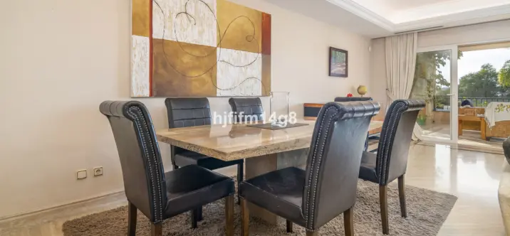 Sale of middle floor apartment in The Golden Mile 4