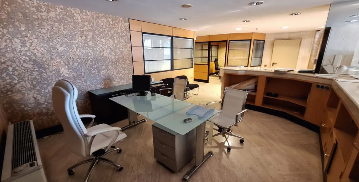 Sale of office in Marbella 4