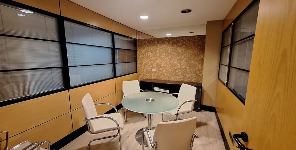 Sale of office in Marbella 6