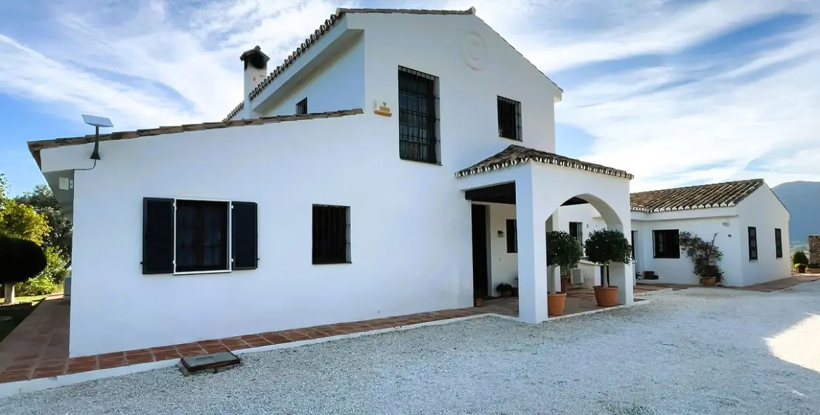 Продажа  отдельно стоящей виллы в La Cala de Mijas 2