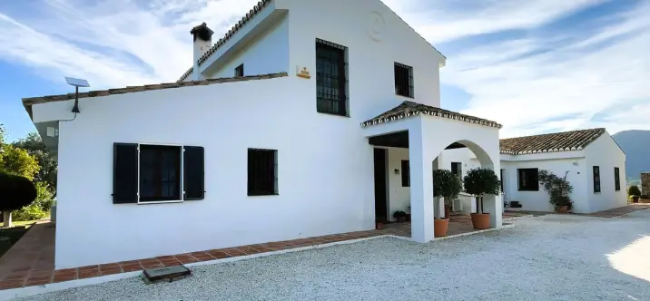 Продажа  отдельно стоящей виллы в La Cala de Mijas 1