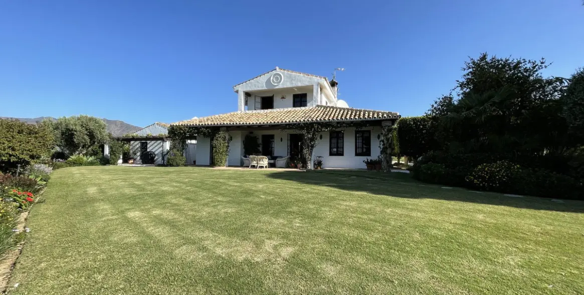 Продажа  отдельно стоящей виллы в La Cala de Mijas 15