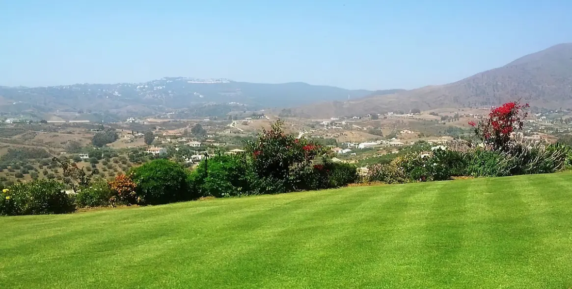 Sale of detached villa in La Cala de Mijas 24