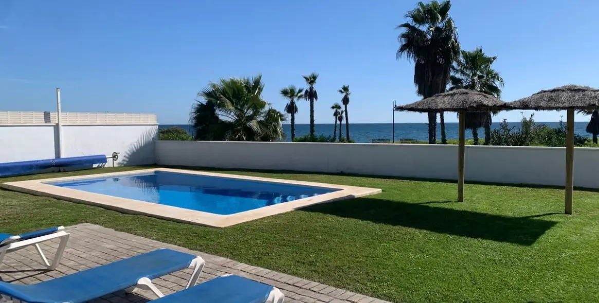 Long-term rent of detached villa in Estepona 1