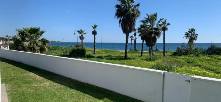 Long-term rent of detached villa in Estepona 1