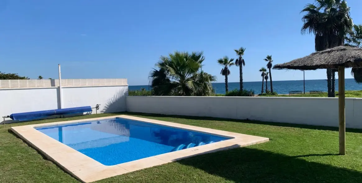 Long-term rent of detached villa in Estepona 3