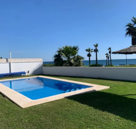 Long-term rent of detached villa in Estepona