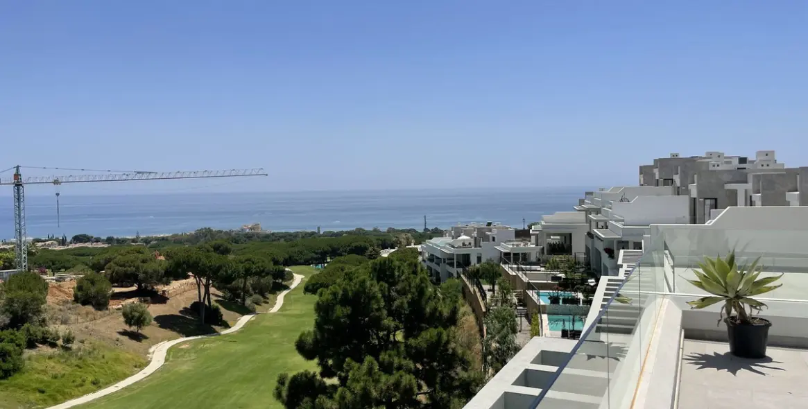 Продажа дома на две семьи в Cabopino 1