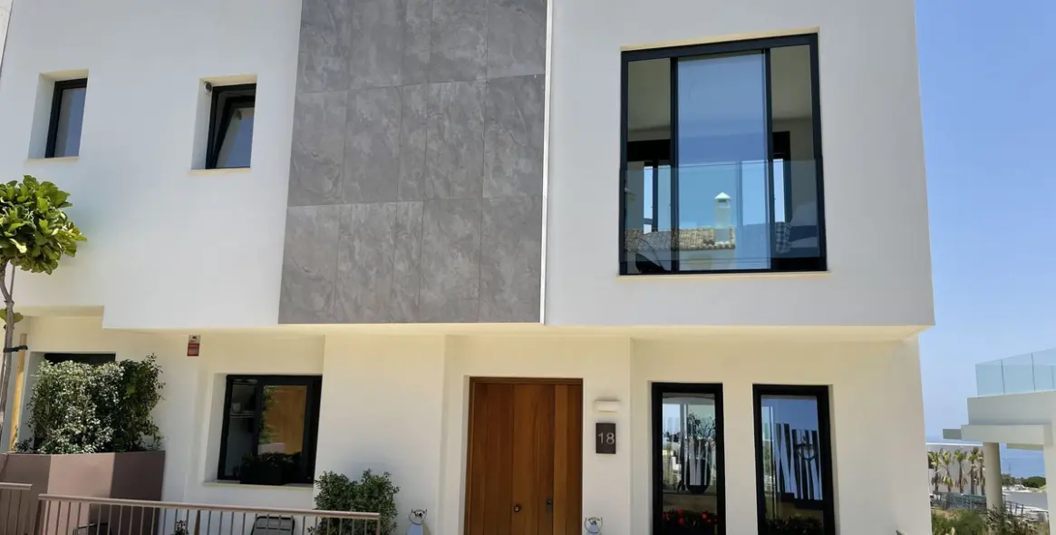 Продажа дома на две семьи в Cabopino 4