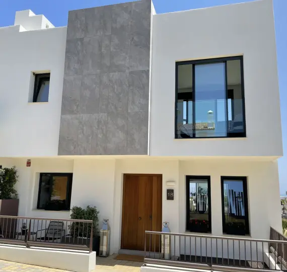 Продажа дома на две семьи в Cabopino