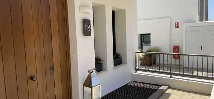 Продажа дома на две семьи в Cabopino 2