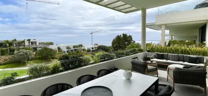 Продажа дома на две семьи в Cabopino 1