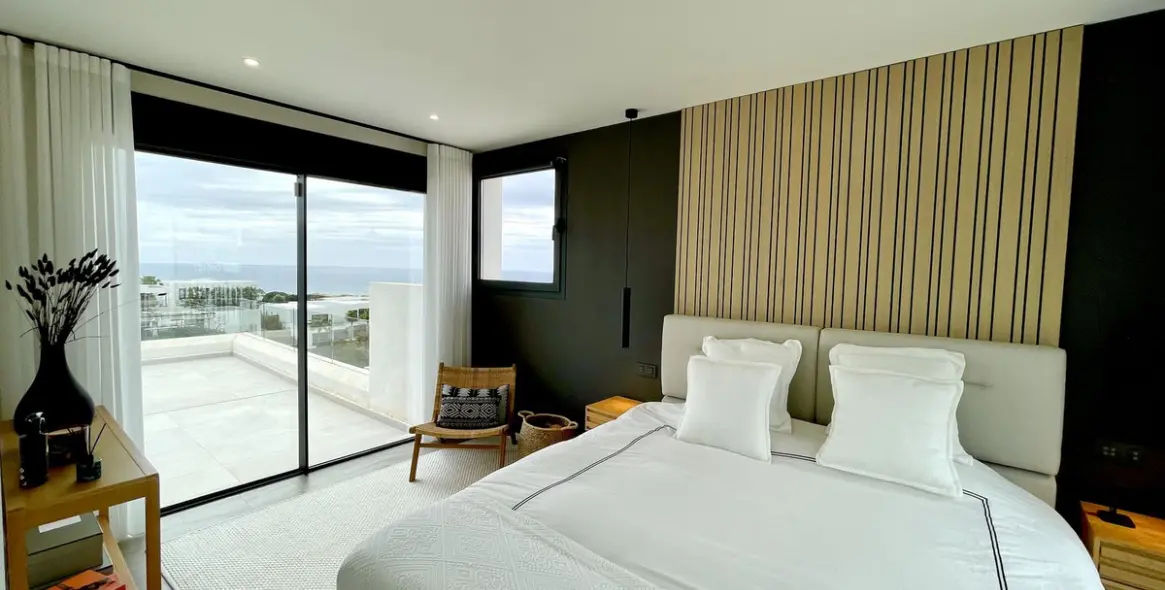 Продажа дома на две семьи в Cabopino 18