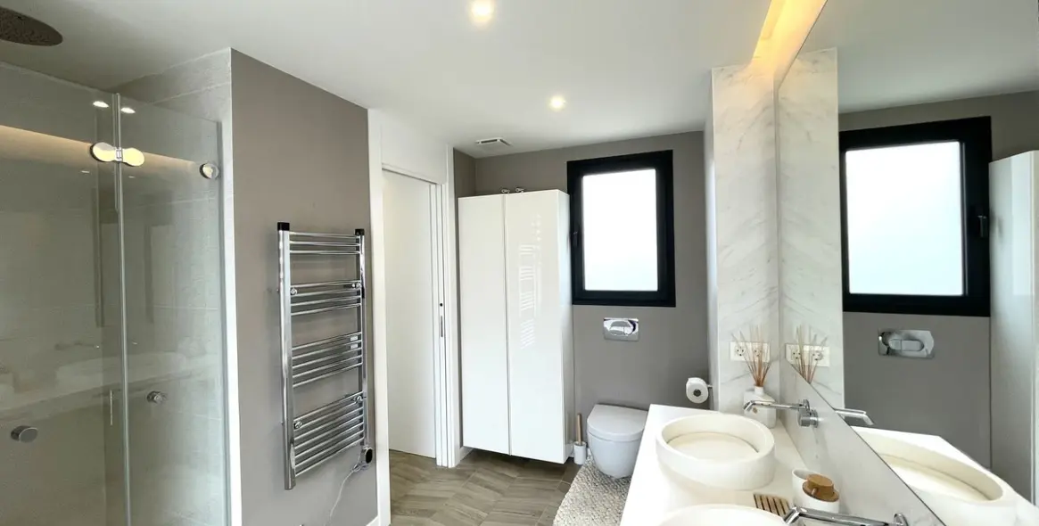 Продажа дома на две семьи в Cabopino 22